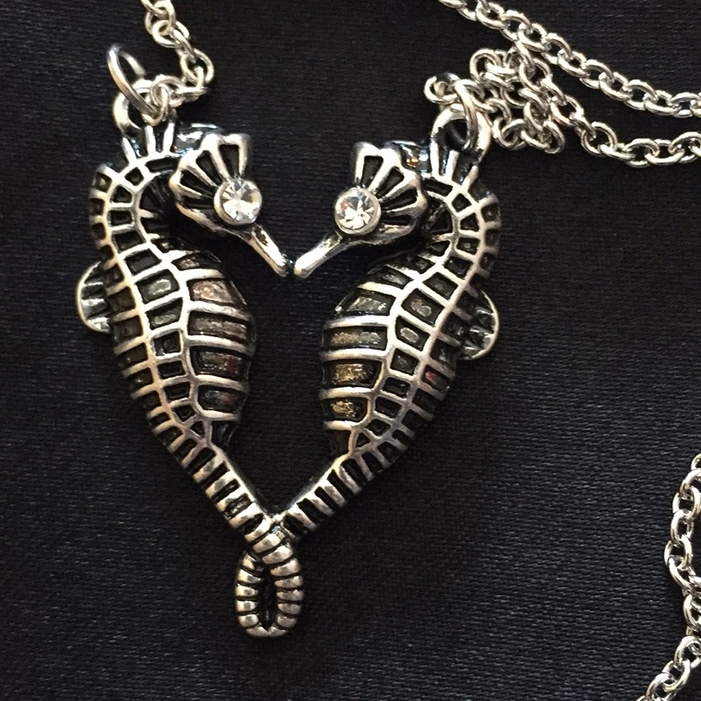 Seahorse Skeleton Heart Necklace silver Halloween - Picture 2 of 3